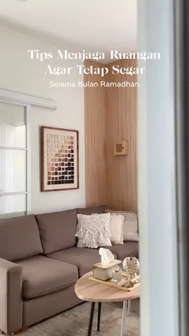 Tips Agar Ruangan Tetap Segar.✨ Puasa ga cuma tenggorokan aja yang butuh seger-seger, tapi rumah juga harus dijaga agar tetap fresh supaya ibadah kita makin lancar. Bener gaaa? Tipsnya gampang banget! • Buka jendela tiap pagii supaya sirkulasi udara lancar • Rutin vaccuum agar ruangan terbebas dari debu • Rutin buang sampah agar ruangan terbebas dari bau tak sedap • Nyalakan air purifier agar kualitas udara tetap terjaga • Semprotkan comfortizer agar terlindung dari kuman & bakteri • Pakai pewangi ruangan  Nah, untuk pewangi ruangan aku pilih reed diffuser dari @homeofhumans.id yang udah pasti wanginya menyebar & tahan lama. Kali ini aku cobain varian A Room Full of Ideas wanginya kayak habis ujan segerrr banget. Reed diffuser ini juga cocok banget loh untuk gift/hampers lebaran.✨
