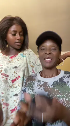 Minha tia sincera 😂😂😂😂