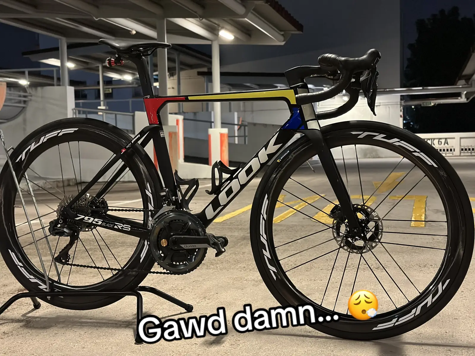 New wheels day 🤗🤗🤗 #cyclingtiktok #cyclinglife #cyclingvideos #cyclingtips #fypシ #fyp #fyp #cyclinglifestyle #roadbike #oompaloompacycling #trend #viral #carbonfiber #carbonwheels @tuffcycleau 