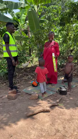 Kindness can make a bad day good, and a good day better. If you’re in a position to help kindly consider helping those in need most especially the less fortunate children and elderly people 🥹 Donate through the link in our bio 🙏🏻 This lady was so happy after receiving 1kg of rice, 1kg of sugar and 1 bar of soap. Imagine if we can all join hands together and help those in need, this World could be a better place for everyone 🙏🏻 #allanchildrenministries #1bigallan 