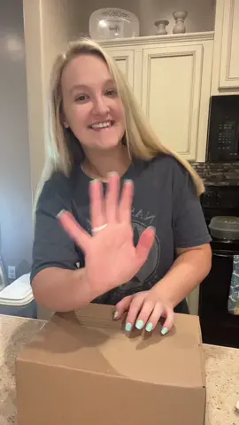 Unbox a mini sample box from a local farm with me! 