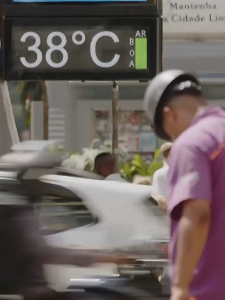 FIM DO CALOR? | Aconteceu na madrugada de hoje a virada de estações que marcou o tão esperado fim do verão e o início do inverno. No entanto, o calor escaldante parece que deve continuar por mais alguns dias em estados brasileiros do Sudeste e do Centro-Oeste. Assista o vídeo a seguir e entenda por quê. #JornalOGlobo  #PapodeEstagiário  #Verão  #Clima  #Calor #Heat #OndaDeCalor #Weather #Metereologia #climatologia #elnino #lanina #Sol #sun #temperatura