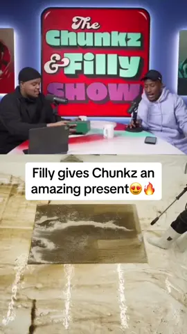 This was so sweet, Chunkz almost cried😭 #chunkzandfilly #fyp #podcast #birthdaypresent #clips 
