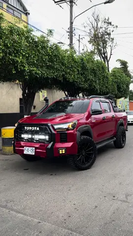 Cotiza tu proyecto 💯 conversion tundra #tundra #proyecto #suspension #rojo #black #hilux #semanasanta #led 