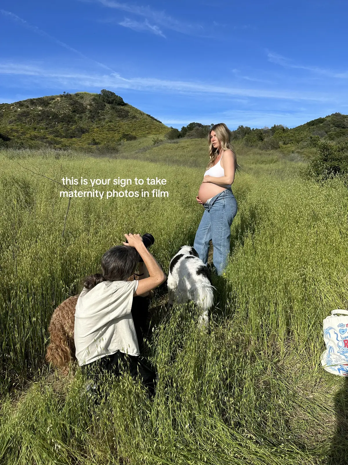 forever obsessed with my maternity photos 🫶🏼✨🥲 #filmphotography #maternityphotoshoot #maternityphotos #filmtiktok 