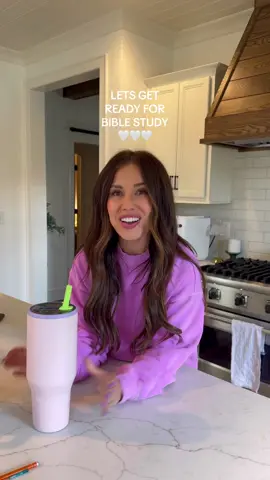 I love that Sam wrote up notes of how we do bible study🥹🫶🏼🤍✨watch till the very end 🫶🏼 i love u all sm!!! #momoffour #pastorswife #MomsofTikTok #biblestudy 