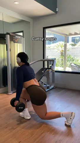 Add cursty lunges into your next glute day! 🔥 Thank me later 🤝 #GymTok #glutesworkout #glutegains #gymgirl #girlswholift #fyp #glutegrowth #glutestransformation #curstylunges 