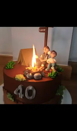 Absolutely loved baking this camping cake for a great dad having the best time with his lil boy round the real campfire with logs made from chocolate fondant icing. You can feel the joy of camping and smell toasting marshmallows 💕  #campingcake #campfire #40thbirthdaycake #40thbirthdaycelebrations #chocolatecake #bakedwithlove💖 #lovebaking #homebaking #birthdaycandle 