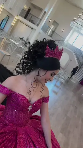 Quinceañera makeup & hair  Vestido from @gisellesbridalkc  #quince #xv #quinceaneradresses #quinceanera #quinceañera #updo #peinadosparaquinceañeras #quincedress #quinceañeracheck #quinceanerahairstyle #quinceañeramakeup #quinceañerahairstyle #quinceanerahair #updo #quinceupdo #makeupartist #makeup 