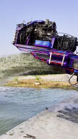 Geez! How many gallons of water per minute does this pump 🤯 #hypeengines #thailandengines #v8biturbo #waterpumps #viralvideos #horsepower 