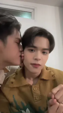 หมาเด็กกับพี่คนสวยของเค้า. 😭 #marc_mc #poon_mit12 #marcpoon