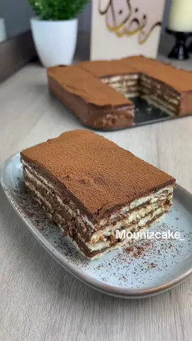 تحليه راااااائعه لي متشبعوهاش 🥹🥹 ديسار ماما كانت ديرهولنا زمان ب هاذاك بيسكوي كسكروط تشفاولو 😍 ملقيتوش خصارا ، درت شويا تعديلات عليها و كي لعادا جات تقتل بالبنا 😋 وصفة الكريمه :  نص لتر حليب  مغرفه و نص نشاء  أربع ملاعق سكر تقدرو تزيدو  ملعقه ككاو  كاس كريمه سائله  180 غ شكلاطه  لتزيين :  نص كاس كريمه سائله  100 غ شكلاطه سوداء  كاكاو بني #mouni #الشعب_الصيني_ماله_حل😂😂 #tiktok #trend #trendtiktok #tiktokfood #dessert #cake #fyp #foryou #foryoupage #RamadanBakeFest #تحليات_رمضانية #تحليات #foodblogger #تقديمات #