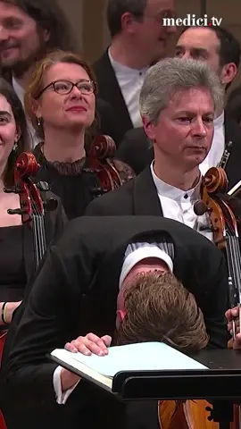 Historic standing ovation @carnegiehall #Carnegiehall #KlausMakela #Conductor #Classicalmusiclovers