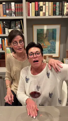 When you are the creative director for trendy tiktok videos for your 70 year old friends 😂 📷 they caught on quick 👏 #fyp #foryoupage #thebachelor #viral 