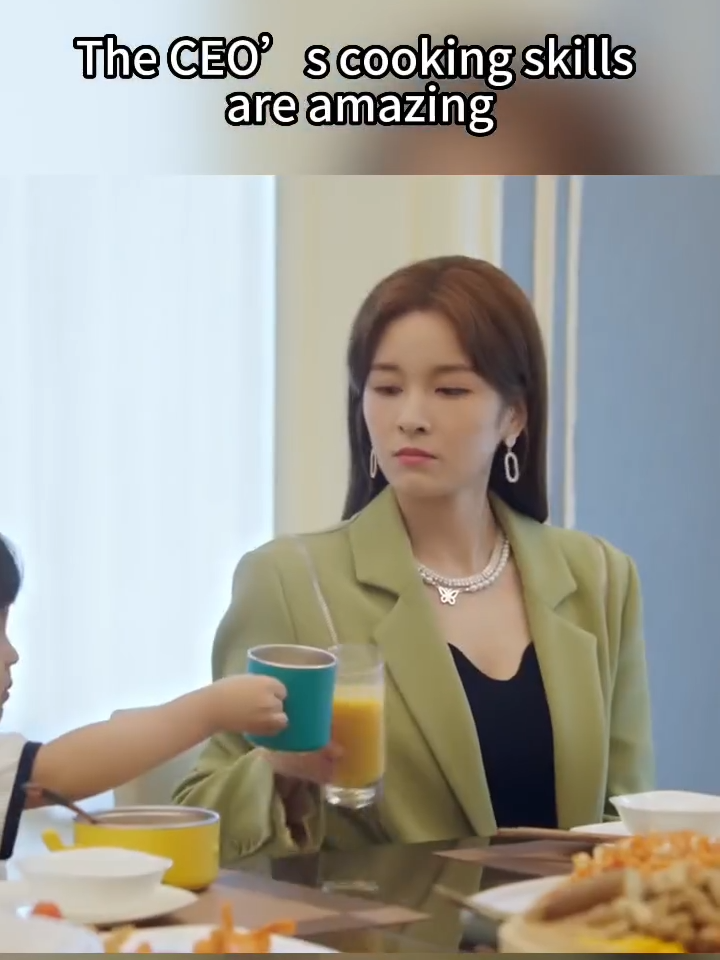 The CEO’s cooking skills are amazing  #PleaseBeMyFamily #cdrama #drama #MangotvSweetdrama #love Mobile users download MangoTV App 👉 https://bit.ly/MGTVIntl