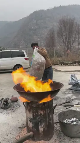 Recycling aluminium cans