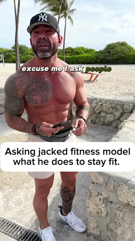 Asking JACKED dude in Miami what he does for his workouts. #ripped #FitTok #miami #workout #Fitness #foryourpage #workoutroutine 