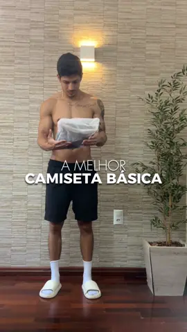 Pra quem me pede dicas de camisetas básicas, eu encontrei a melhor: a Tech T-Shirt da @Insider Store. Uma camiseta altamente tecnológica, anti-odor, leve, não desbota e o melhor é que não precisa passar. O cupom ZIMMERMANN15 garante desconto de 15% até dia 31/03, então aproveita! #modamasculina #moda #estilo 