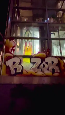 👉 RAZOR #streetart #urbanart 
