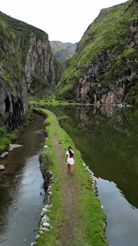 Un magico lugar dentro de Lima 😍  A 7 horas de Lima encuentras este lugar 📍 Laraos - Yauyos  Cañon de Shutco - Camino virreinal  #laraos #yauyos #noryauyoscochas #limaperu #lima #peru #nature #lugaresmagicos #viajera #parati 