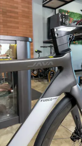 Strawberry Chocolate ❌ Aero-Built Roadbike ✅😍 Full CARBON ‘Java Fuoco TOP 2024’ with..  NEW Shimano 105 R7120  ✅ 12 Speed Mechanical Shifting + ✅ HYDRAULIC Brakes 💥 💸 Rp 18,980,000 *updated price #trending #strawberry #chocolate #chocolatecoveredstrawberries #viral #trend #fyp #foryou #javabike #fuoco #jcbikes #salamgowesceria  