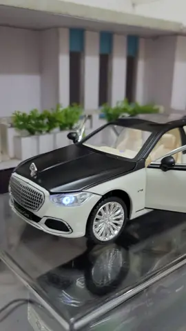Khám phá xe dành cho chủ tịch Maybach S680 tỉ lệ 1:24 màu trắng