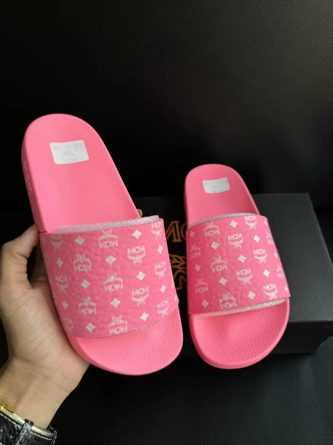 MCM Pink pink🫣🩷 | Restock 📌Size : 36-44 | ទំនាក់ទំនងបានតាម : Page : Liek Store & Liek Collection | : Fb : Hong Liekk | លេខTelegram: 093891159#fypシ