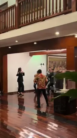ya Allah mayor, ngebor goyanganmu wkwk #teddyindrawijaya #teddyindrawija #teddyindra #teddy #mayorteddy #mayorteddyindrawijaya #mayorteddyajudan #mayorteddyajudanprabowo #mayorteddyindrawijaya😍🥰❤️ 