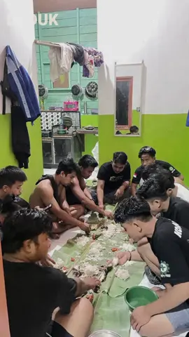 bgini la kehidupan di kampung orang🫠#CapCut #anakrantau #firal #berkumpulsamateman #cowosulawesi #perantaukalimantan #masukberanda #firalltiktok #foryoupage❤️❤️ 