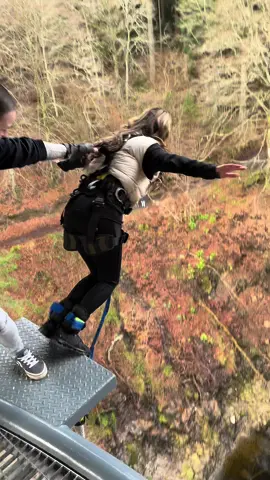 Thats one way to get over a breakup🤣 #highlandflingbungee #bungee #bungy #Scotland #livinglife 