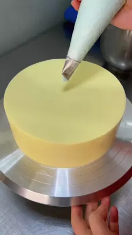 Simple cake decoration