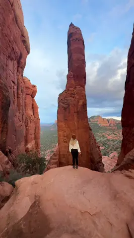 📍 Cathedral Rock  #Hiking #hikingszn #sedonaarizona #sedona #travel 