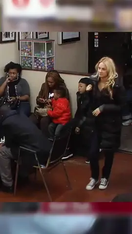 Hairdresser disapproves of interracial couple #whatwouldyoudo #wwyd #socialexperiment 