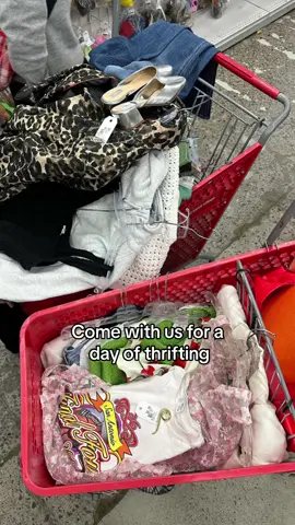 A day well spent with @Kate | PhD & personal style 💘 #thrifting #thriftinghaul #thriftingfinds #valuevillagefinds #valuevillagehaul #valuevillage #secondhandfashion #thriftedfashion 
