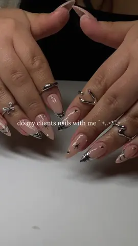 #gelxnails #gelnailsdesign #longnails #trendynails #pinterestnails #handpaintednails #chromenails 