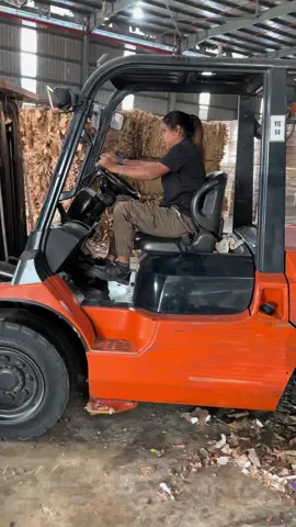 My another world 🌎 #🌎  #forklift #women #forkliftdriver #fypシ゚viral #fyp #fy #fypシ゚viral #fypage #hardwork #nevergiveup #support 