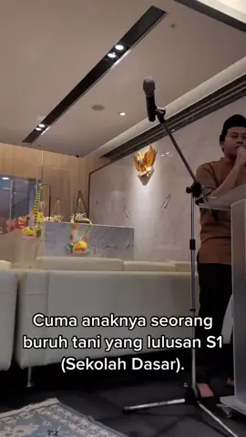 Background keluarga saya, bapak ibuk saya adalah lulusan S1, bukan sarjana tapi S1 adalah sekolah dasar, setiap harinya bekerja sebagai buruh tani, yang dimana sawah atau ladangnya bukan milik pribadi tapi harus menyewa setiap tahunnya. Jadi, dari hasil panen sebagian digunakan untuk menyewa sawah dan itu dilakukan setiap tahunnya. Saya belajar kehidupan dari orang tua saya. Bekerja tanpa pamrih dari seorang bapak. Menyayangi dengan tulus dari seorang ibuk.