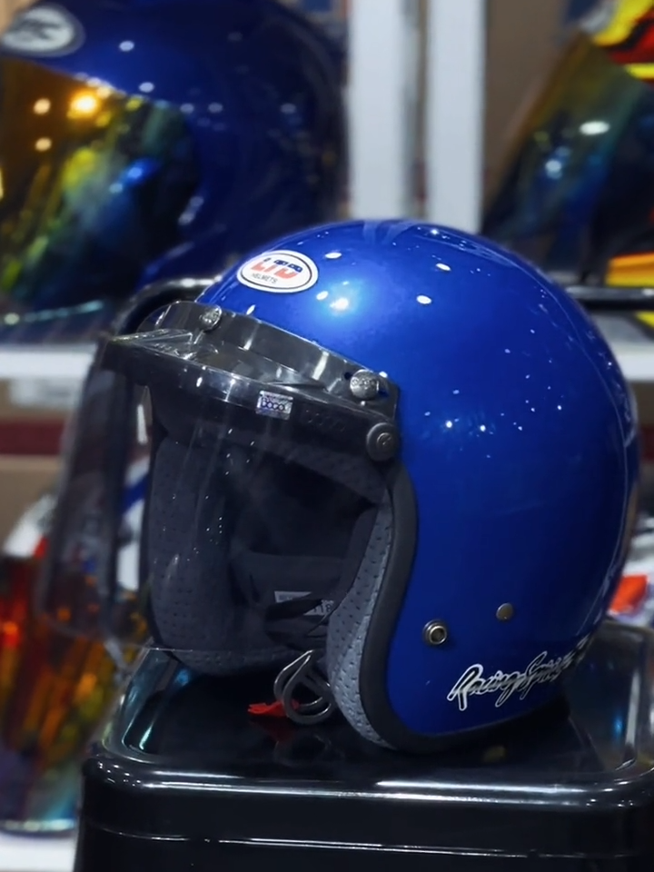 LTD RACING SPIRIT BLUE🔥 LTD Polycarbonate Helmet (RACING SPIRIT) ✅ Span LTD MAG 5 ✅ CAP PUTIH (White Cap) ✅ SIZE: 60 cm (L Size) ✅ Double D-Ring Fasterner ✅ Comfortable cloth and soft sponge which is very limited material.  BERMINAT TEKAN BEG KUNING DI PROFILE!! #racunhelmet #reviewhelmet #helmetmatchingmotor  #helmetmurahmalaysia  #kedaihelmetperak #kedaihelmetipoh #kedaihelmetmurah  #hwaloongmotor  #kedaihelmettaiping  #kedaihelmetkualakangsar #hlhelmet  #HwaLoongTradingSdnBhd #hwaloongtrading #hwaloongmotor #nakbelihelmet  #SGV #LTD #RACINGSPIRIT #INDEX #MAG5 #SOLIDGOLD #HELMET99 #BOGO #VISOR #Trendy #QUALITY #COMFORTABLE #SIRIM