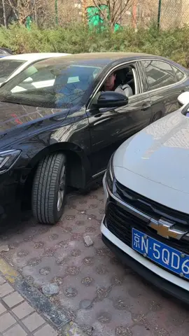 Safe ways to drive out of the garage and avoid scratches