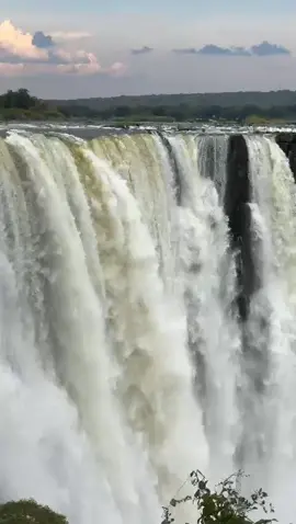 A natural wonder of the world #VicFalls. From the enchanting sound of the cascading mighty waters to the magnificent landscape of this ginormous natural wonder. A must visit destination. Think Zambia/ Zimbabwe,  think of the Victoria Falls. Journey into the heart of the wild.  #safariwithcostain #safariguide #naturalwonders #VicFalls #zambia #zimbabwe #discoverafrica #heritage 