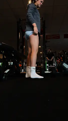 people think they can hurt me, but split sqauts is my favorite exercise  #gym #fy #gymgirl #splitsquat #GymTok #fyp