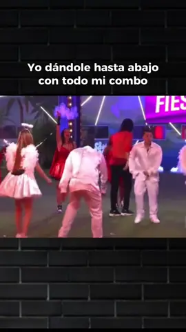 Yo dándole hasta abajo con todo mi combo #lasegura #lacasadelosfamosos #colombia #fiesta #party 