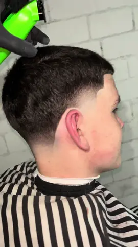 🫡 #taperfade #buzzcut #midtaperfade #barber #haircut #fy #lowfade #taperfadedesign #skinfade 