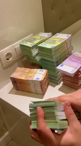 #moneychallenge #moneytips #money #euro #moneygames 