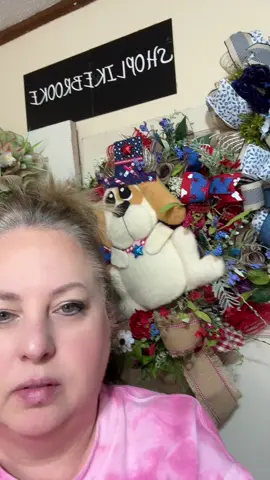 Custom made patriotic dog attachment in the shop NOW! Limited availability ….🇺🇸🇺🇸🇺🇸#tiktokshopshortvideosprint #floraldesign #patriotdecor #usadecor #america #doglovers #wreathmakersoftiktok 