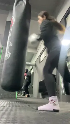 VİDEO ÇEKİYOR OLMASAYDI KİMSE İNANMAZDI NETTT😅😝@kaizenfightclub #muaythaifighter #keşfet #keşfetbeniöneçıkar #fyp #viral 