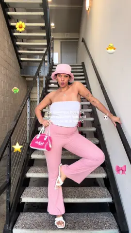 spring fashion esentials 👒🐣🐰✨🎀 #springfashion #springfashiontrends #springfashioninspo #fashioninspo #styleinspo #tubetop #buckethat 