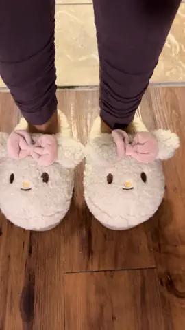 Just a girl that loves cute things 💗 #cuteslippers #kawaiifashion 