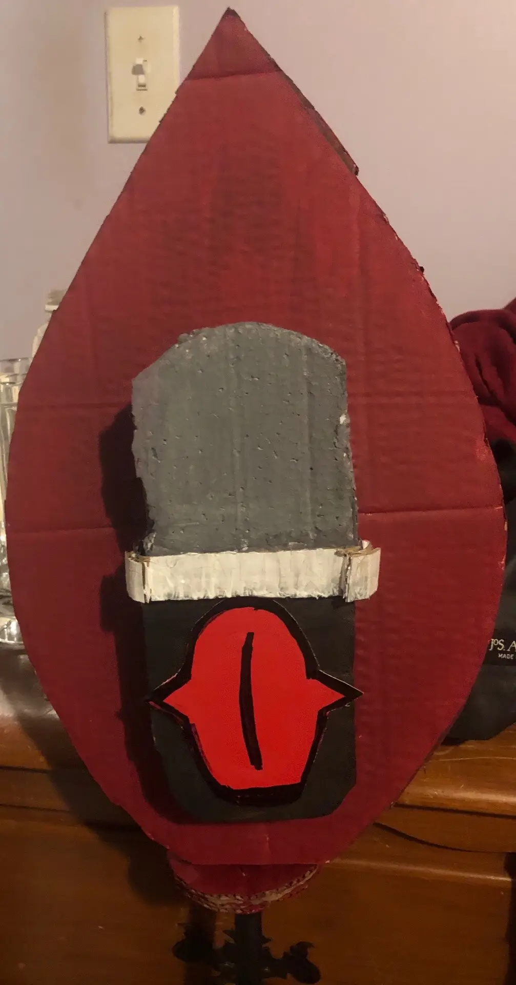 Hello everyone!  This is my first time making a prop with little help from others, this was honestly fun to make! Now im going to be puttibg together an Alastor cosplay and you might see some videos of it in the near future! ♥️