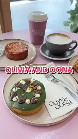 Looking for a chill cafe that offers good pastries and coffee? You might want to visit one of the best croissanterie in the metro 🥐☕️ 📍 Olivia and Oona, Venice Grand Canal Mall, Mckinley Hill, Taguig City 🥐 Pain Au Chocolat - ₱150 🥐 Kouign Oona - ₱170 🥐 Pistachio Croikies - ₱220 ☕️ Spanish Latte - ₱180 ☕️ Cappuccino - ₱140 #NewFlavorsAtMegaworld #oliviaandoona #croissanterie #cafe #venicegrandcanalmall #foodieph #letseatmgapaps